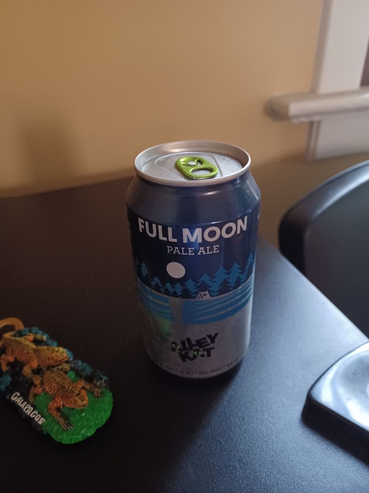 BLUE ON WHYTE LIQUOR STORE Updated September 2024 10058 Whyte Ave, Edmonton, Alberta Beer