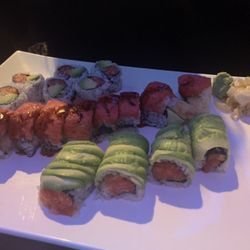 New Hama Sushi - Salmon avocado roll