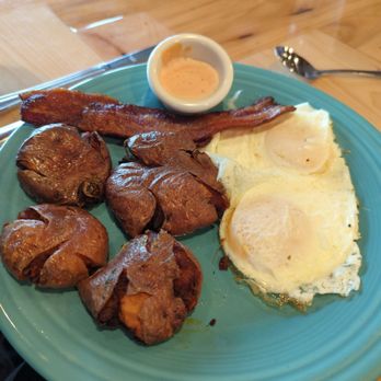 Duluth Grill - Eggs with smashed potatoes - Breakfast & Brunch Near Me - Duluth, Minnesota