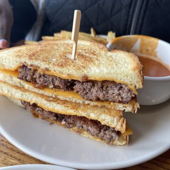 Applebee's Grill + Bar - Grilled Cheese Cheeseburger (NO sweet and savory jam with light cheese) - American Near Me - Manalapan, New Jersey Applebee's Grill + Bar - Grilled Cheese Cheeseburger (NO sweet and savory jam with light cheese) - American Near Me - Manalapan, New Jersey
