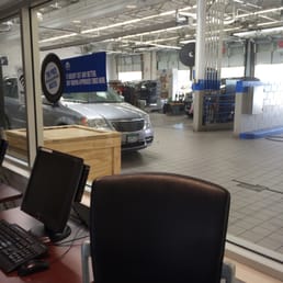 The garage where my car sits still since 9am (it's now 12:22pm and still nothing.