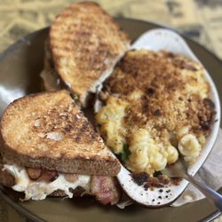 Root & Press - Turkey Press Panini, Mac and Cheese side