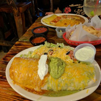 Mexico Restaurant - Grande burrito and enchiladas Enchiladas rojo & Verde sauce - Mexican Near Me - Honolulu, Hawaii Mexico Restaurant - Grande burrito and enchiladas Enchiladas rojo & Verde sauce - Mexican Near Me - Honolulu, Hawaii