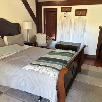 New Park Event Venue - Master bedroom - Hotels Near Me - Ithaca, New York