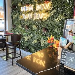 Junior’s Cafe - Inside