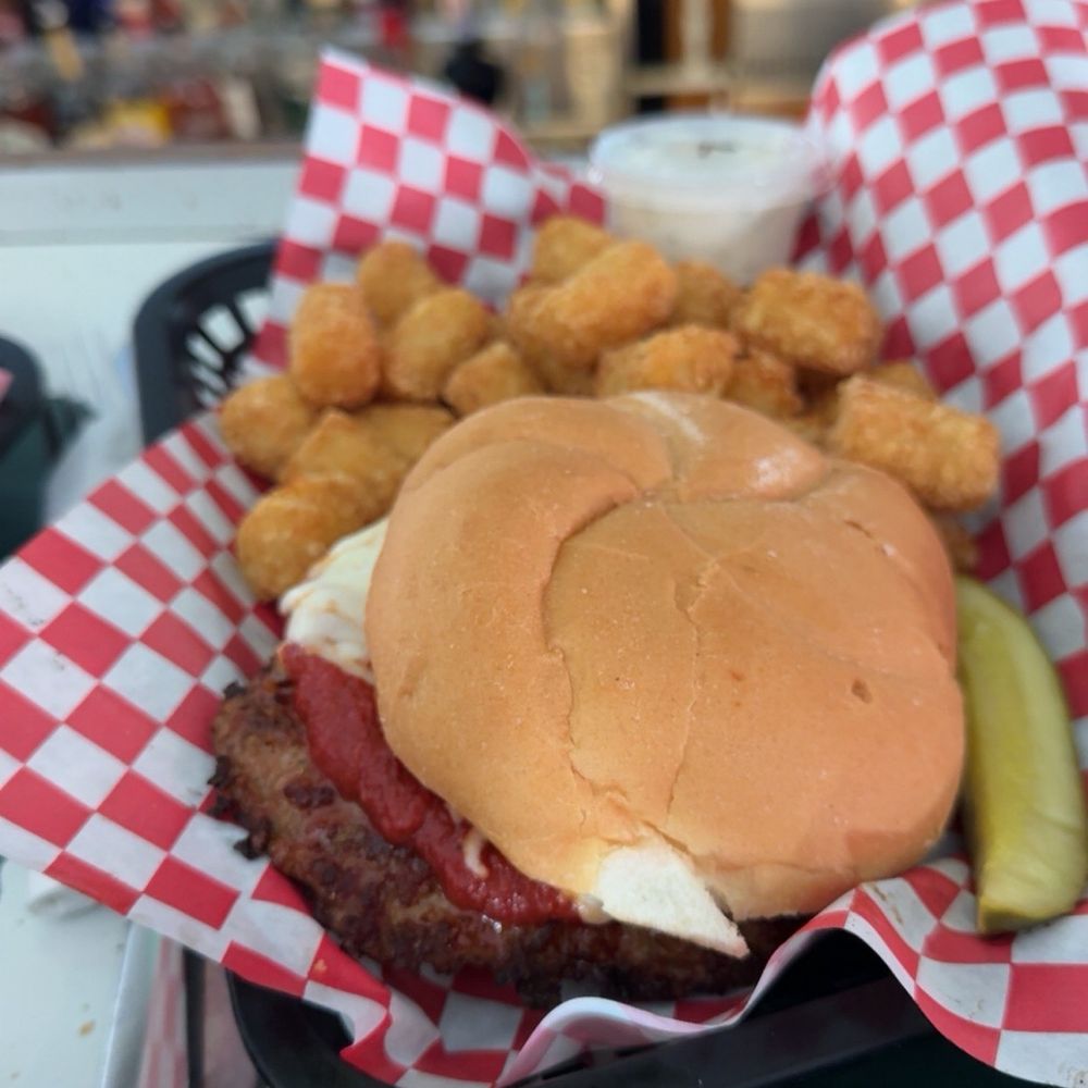Debs Spare Time - Bars Near Me - Oshkosh, Wisconsin