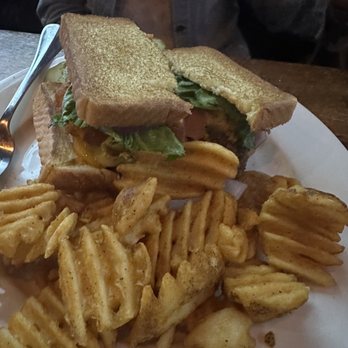 Savannah Taphouse - Mac Cheese Burger - Sports Bars Near Me - Savannah, Georgia Savannah Taphouse - Mac Cheese Burger - Sports Bars Near Me - Savannah, Georgia