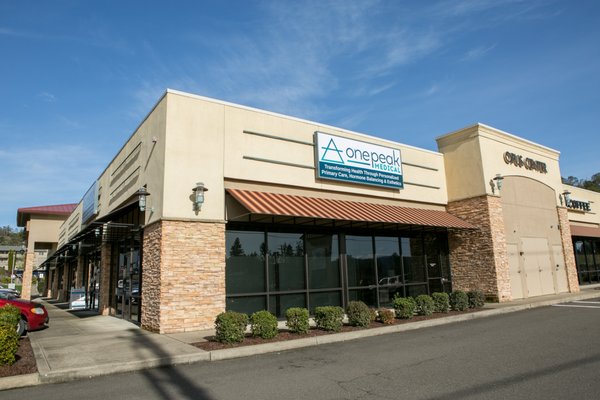 OnePeak Medical - Roseburg Clinic - See a glimpse of the atmosphere provided at OnePeak Medical's Roseburg location. OnePeak Medical - Roseburg Clinic - See a glimpse of the atmosphere provided at OnePeak Medical's Roseburg location.