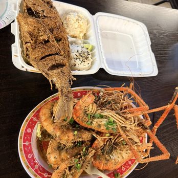 Blue Seafood Company - Jumbo Prawn and fried Red Snapper - Seafood Near Me - Honolulu, Hawaii