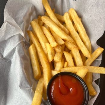 Shellfish Market - Fries - Bar Crawl Near Me - Washington, DC, District of Columbia