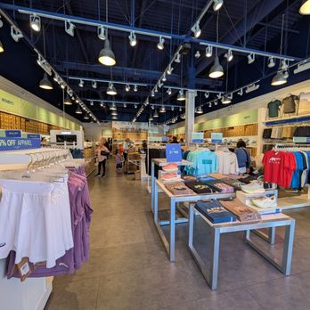 ASICS Outlet - Inside - Shoe Stores Near Me - Commerce Park, California ASICS Outlet - Inside - Shoe Stores Near Me - Commerce Park, California