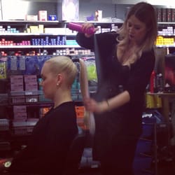 Ahead - Anja - frisör & stylist för Schwarzkopf.