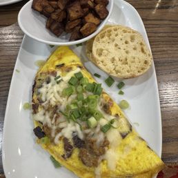 Bacquezo Omelette with potatoes and English muffin