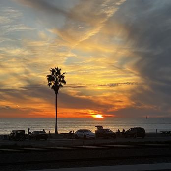 Sunsets Bar - American Near Me - Capistrano Beach, California