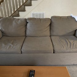 The Resort at Glade Springs - Couch broken, stained and uncomfortable