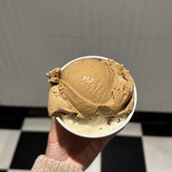 Arethusa Farm - 1 scoop -- coffee & sweet cream