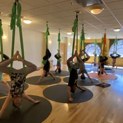 PranaTonic - Upside down goddess pose
