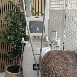 Lipomassage Chicago - The Endermologie machine.