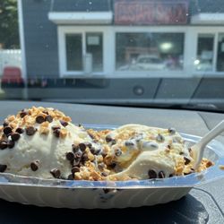 Large vanilla frozen custard