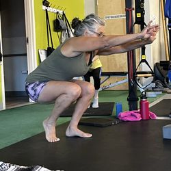 3H Fitness and Wellness Clinic - Kickstand squat