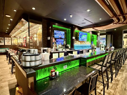 Barney's Beanery by null