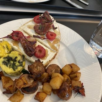 The Centurion Lounge - Airport Lounges Near Me - Las Vegas, Nevada