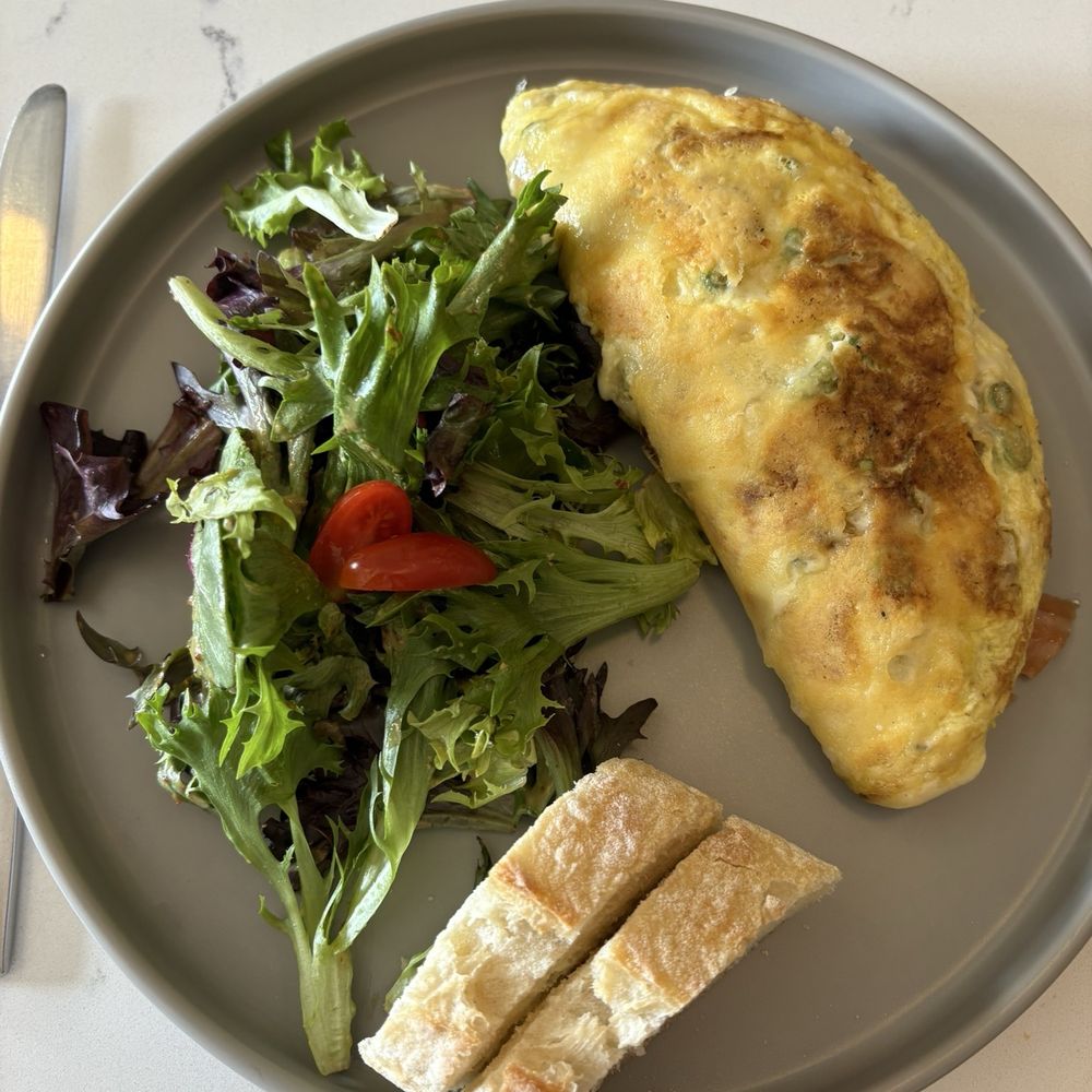 Le Coffee Shop - La Salmon Omelette - Breakfast & Brunch Near Me - Temecula, California Le Coffee Shop - La Salmon Omelette - Breakfast & Brunch Near Me - Temecula, California