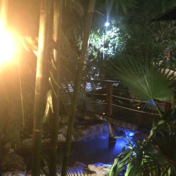 Piola - Look, a water feature! - Pizza Near Me - Playa del Carmen, ROO Piola - Look, a water feature! - Pizza Near Me - Playa del Carmen, ROO