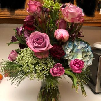 Rosemar Flowers & Gifts - Odd looking thrown together arrangement - Florists Near Me - Camarillo, California Rosemar Flowers & Gifts - Odd looking thrown together arrangement - Florists Near Me - Camarillo, California