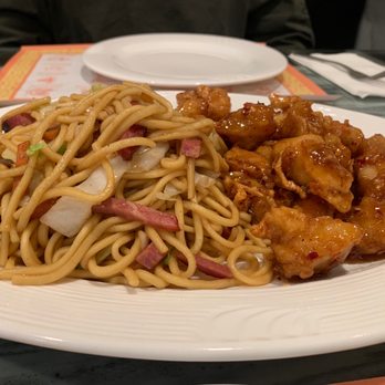 Hughson Asian Kitchen - Orange Chicken & BBQ Pork Chow Mein - Chinese Near Me - Hughson, California