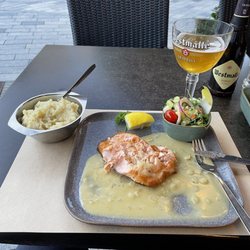 Diana - Grilled salmon steak w/ mashed potatoes