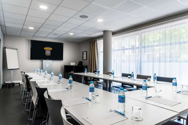 Best Western Plus Suitcase Paris La Défense. by null