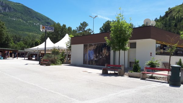 Grotte di Frasassi by null