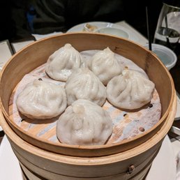 Juicy Pork Bao 上海小笼包