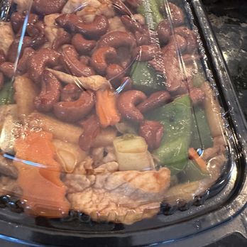 Montclair Rstrnt Grp - Chicken with Honey Cashew Nuts - Chinese Near Me - Montclair, New Jersey Montclair Rstrnt Grp - Chicken with Honey Cashew Nuts - Chinese Near Me - Montclair, New Jersey