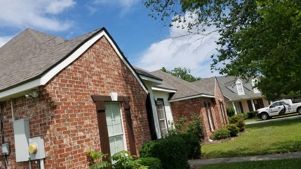 Pelican Roofing Logo