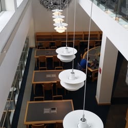 Queen's University - McClay Library