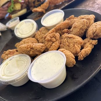 Angus & Ale - Boneless chicken wings were very dry and a lot of all bread pieces - American Near Me - Berkeley Springs, West Virginia