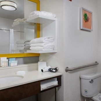 Hampton Inn Alamogordo - Guest room bath - Hotels Near Me - Alamogordo, New Mexico Hampton Inn Alamogordo - Guest room bath - Hotels Near Me - Alamogordo, New Mexico