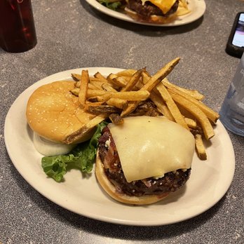 Trailhead Family Restaurant - Bacon and blue burger and ultimate trailhead burger - American Near Me - Riverton, Wyoming Trailhead Family Restaurant - Bacon and blue burger and ultimate trailhead burger - American Near Me - Riverton, Wyoming