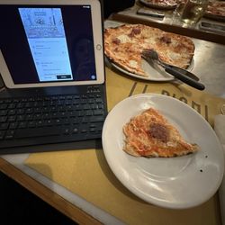 Li Rioni - Sausage and buffalo pizza