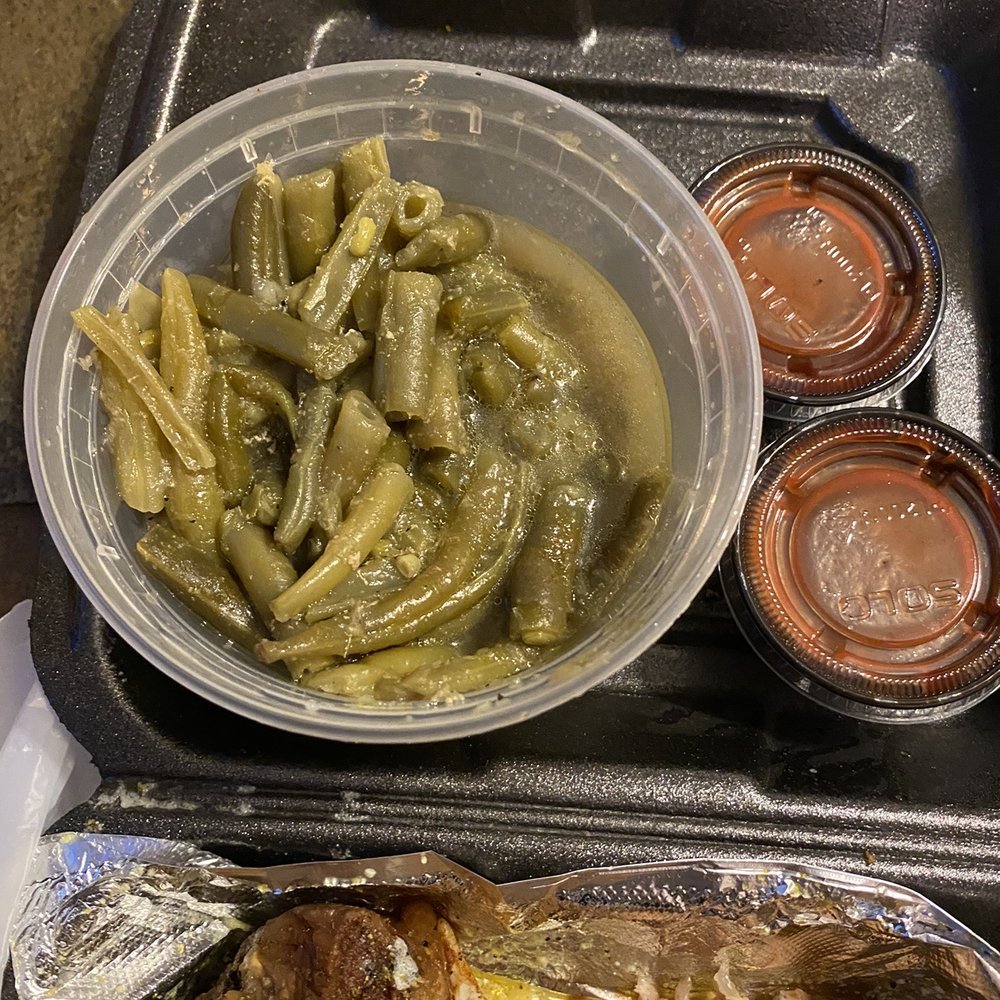 BBQ Central - String beans with barbecue sauce and a turkey wings - Barbeque Near Me - Detroit, Michigan BBQ Central - String beans with barbecue sauce and a turkey wings - Barbeque Near Me - Detroit, Michigan
