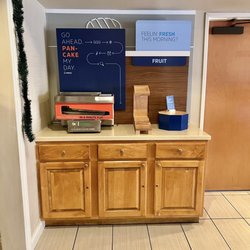 Holiday Inn Express & Suites Lancaster - Pancake station