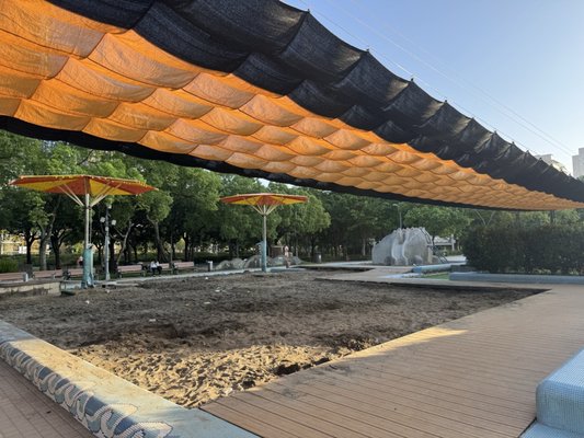 Daan Forest Park by null