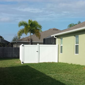 Wessendorf Construction - a backyard with a fence and palm tree - General Contractors Near Me Wessendorf Construction - a backyard with a fence and palm tree - General Contractors Near Me