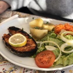 Pensão Residencial Patarata - Frischer Lachs vom Holzkohlengrill