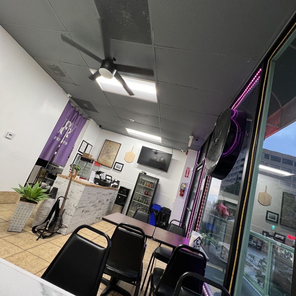 Fuji & Vi's - Inside - Pizza Near Me - Pasadena, California