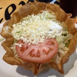 La Altena - Taco salad- overcooked shell, hard tomato slice and browning shredded lettuce with a bit of meat in bottom. No pico di gallo, no guac.
