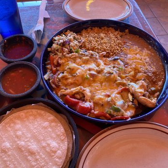 El Tapatio - Pollo en Salsa Verde - Mexican Near Me - Page, Arizona El Tapatio - Pollo en Salsa Verde - Mexican Near Me - Page, Arizona