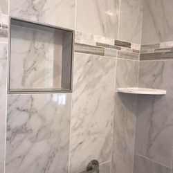 Navarro Construction - Custom shower surround and tiled niche.